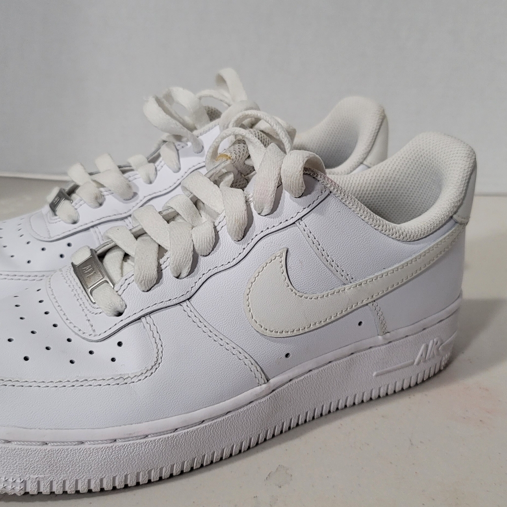 Nike Men's Low-Top Athletic Sneakers - White